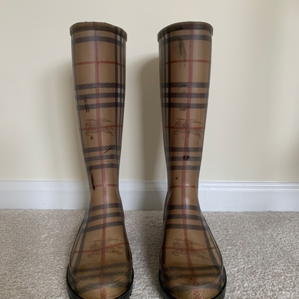 Authentic Burberry Rainboots - Size 7.5